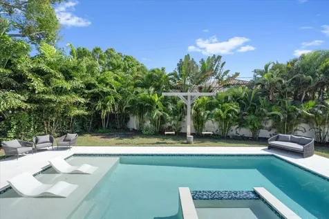 419 Bayview Drive NE St Petersburg FL 33704
