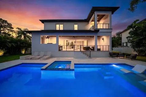 419 Bayview Drive NE St Petersburg FL 33704