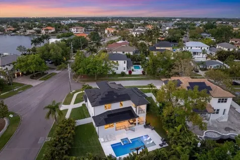 419 Bayview Drive NE St Petersburg FL 33704