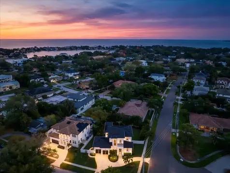 419 Bayview Drive NE St Petersburg FL 33704