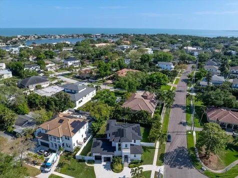 419 Bayview Drive NE St Petersburg FL 33704