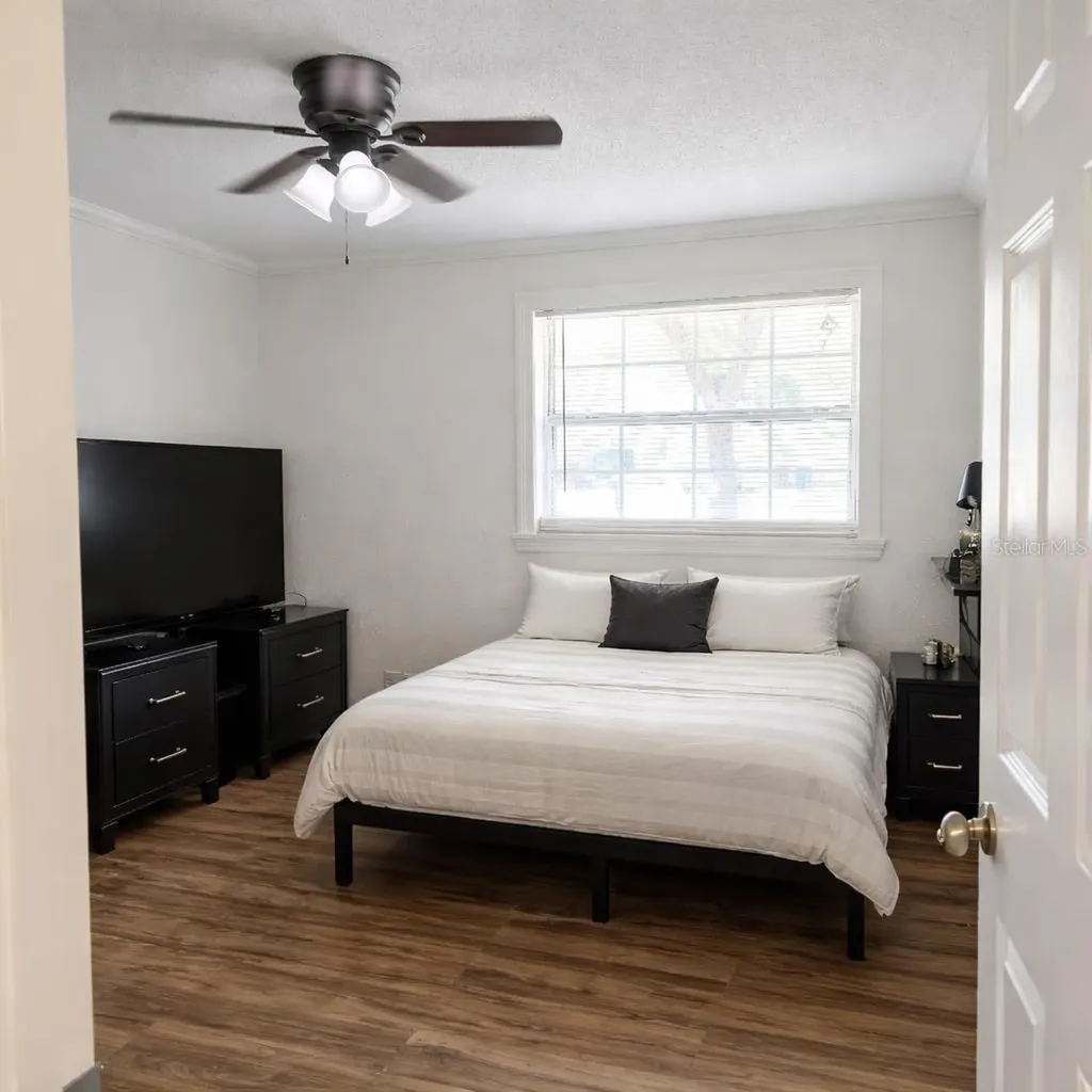 1021 Fairburn Avenue Clearwater FL 33755