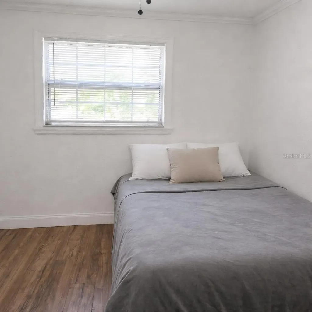 1021 Fairburn Avenue Clearwater FL 33755