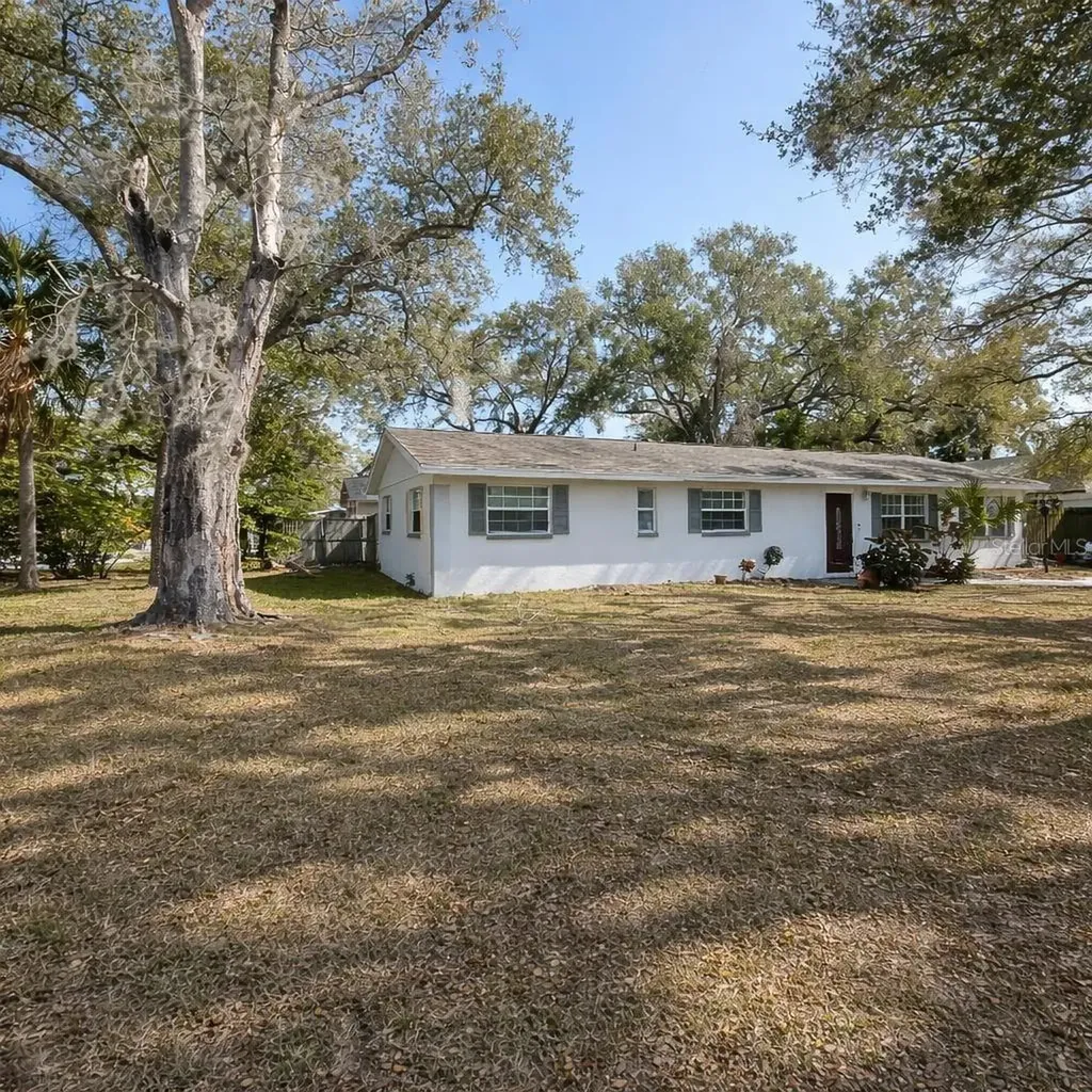 1021 Fairburn Avenue Clearwater FL 33755