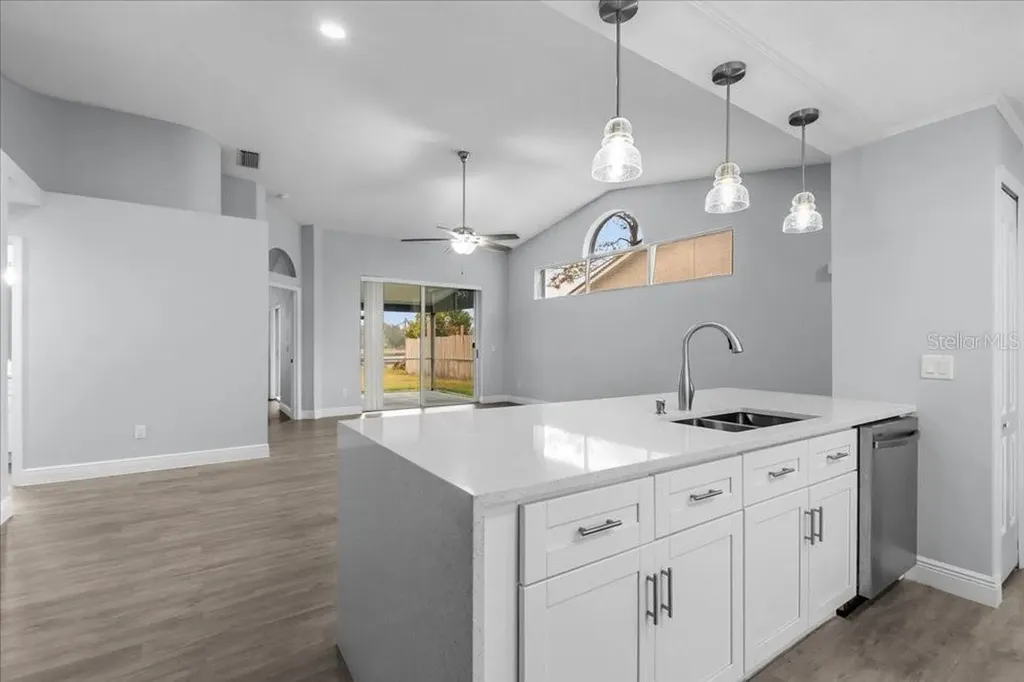 2435 Lake Jackson Circle Apopka FL 32703