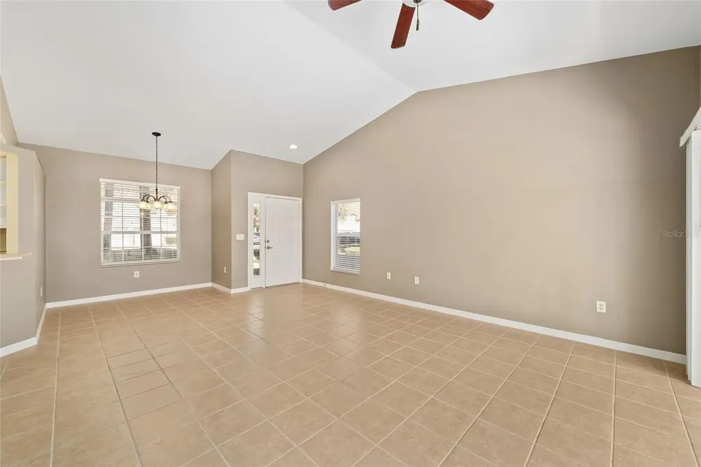 5427 Compass Point Oxford FL 34484