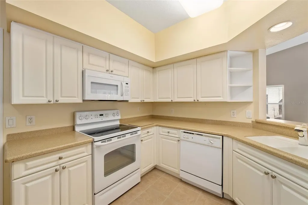 5427 Compass Point Oxford FL 34484
