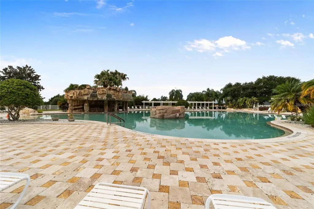 5427 Compass Point Oxford FL 34484