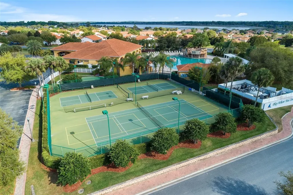 5427 Compass Point Oxford FL 34484