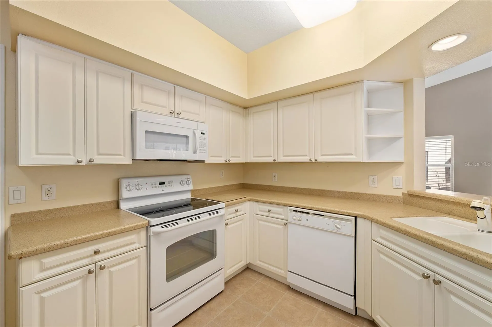 5427 Compass Point Oxford FL 34484