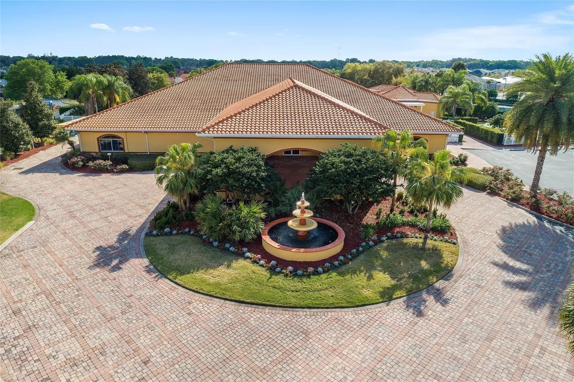 5427 Compass Point Oxford FL 34484