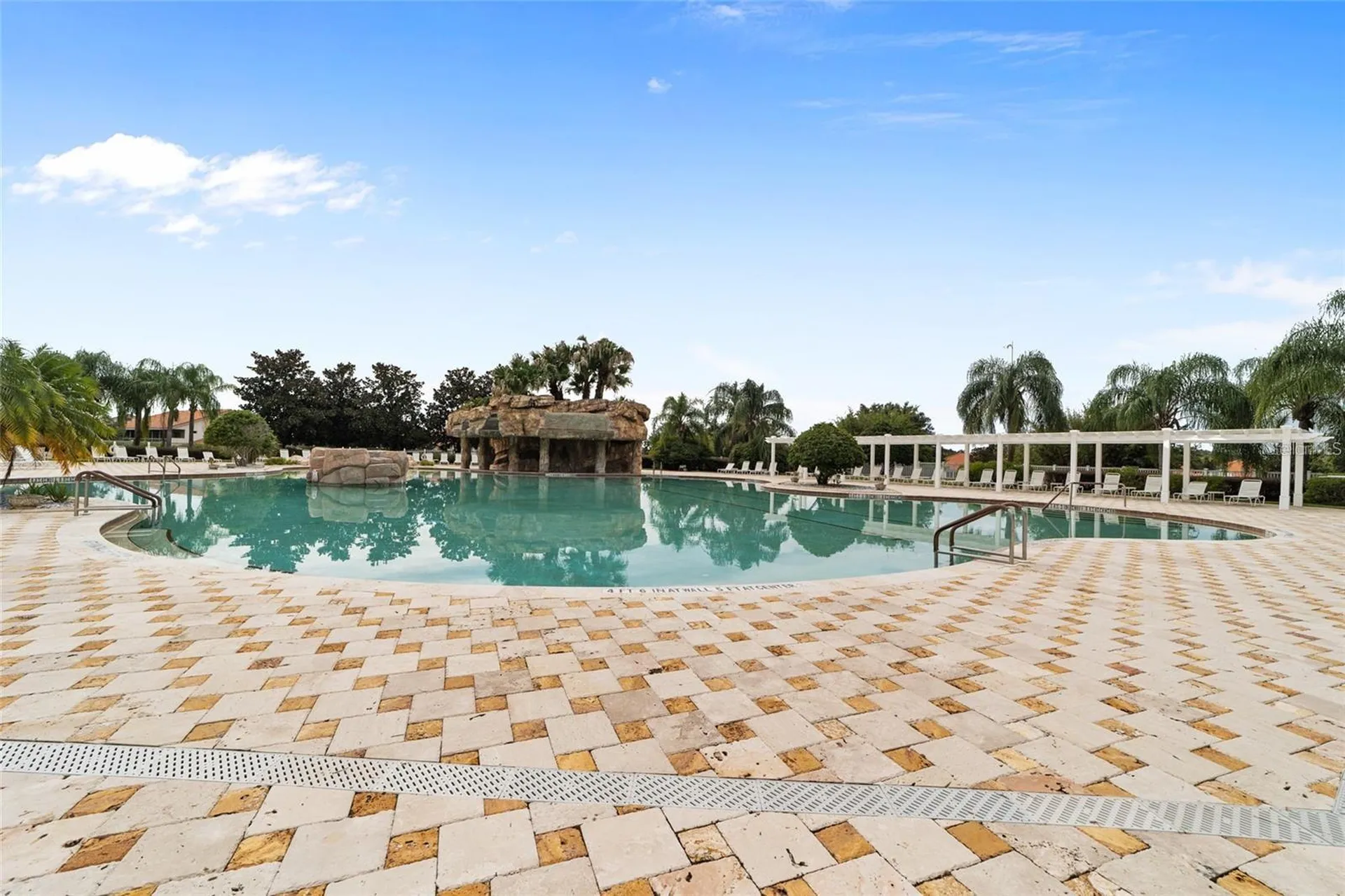 5427 Compass Point Oxford FL 34484