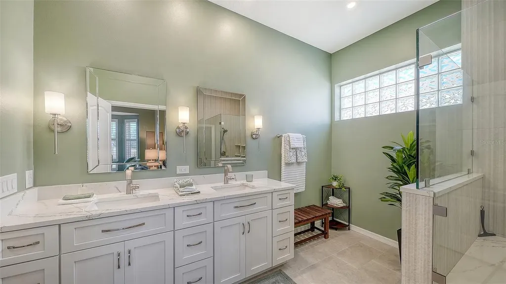 9447 Forest Hills Circle Sarasota FL 34238