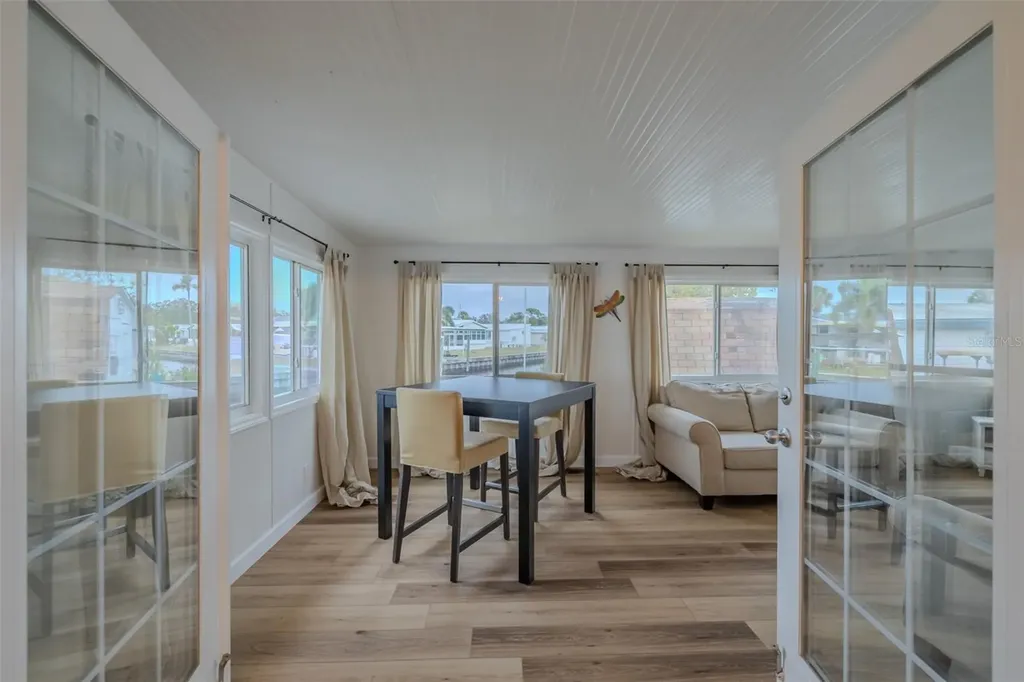 143 E Saint Annes Circle Apollo Beach FL 33572