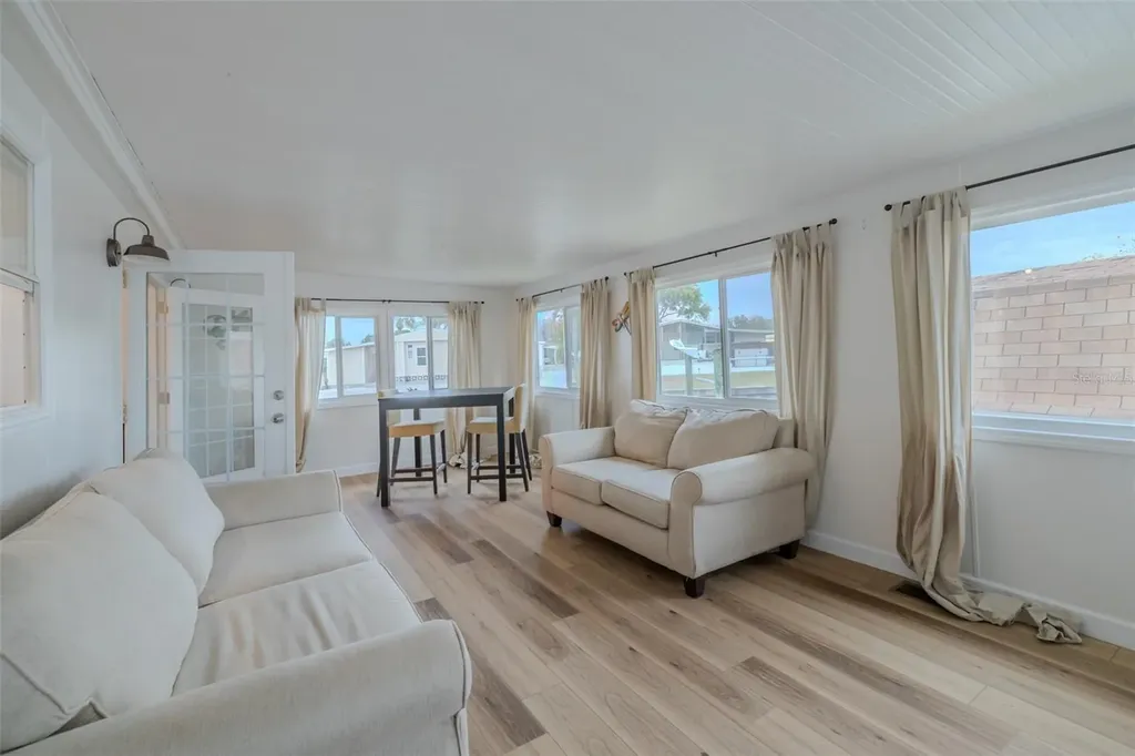 143 E Saint Annes Circle Apollo Beach FL 33572