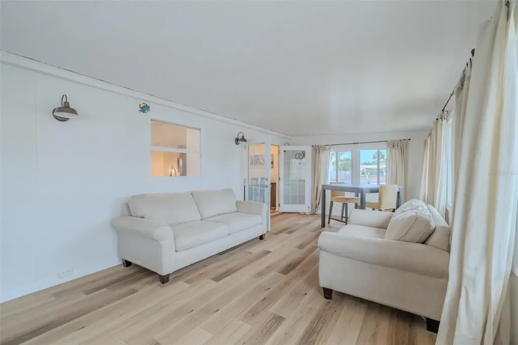 143 E Saint Annes Circle Apollo Beach FL 33572
