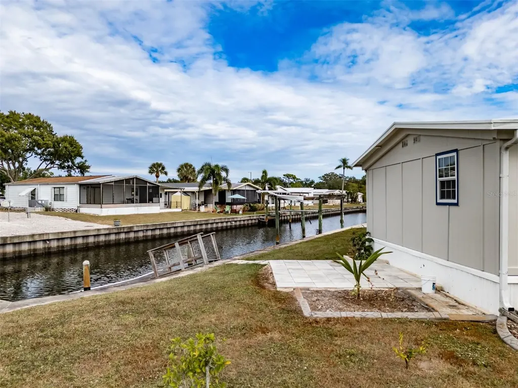 143 E Saint Annes Circle Apollo Beach FL 33572