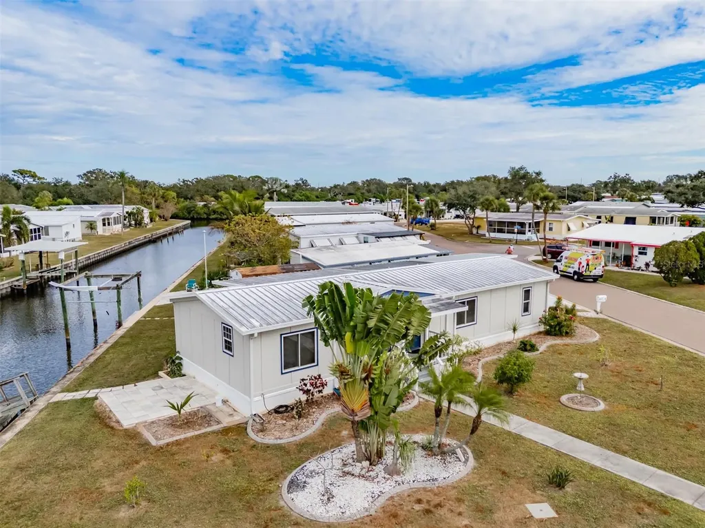 143 E Saint Annes Circle Apollo Beach FL 33572