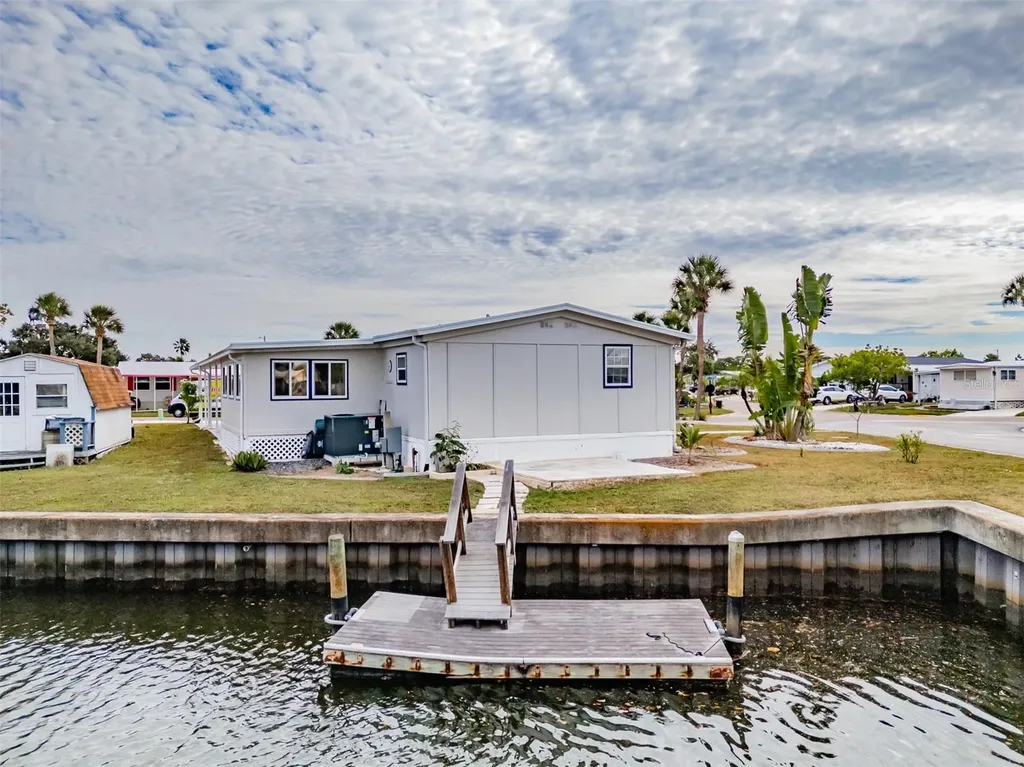 143 E Saint Annes Circle Apollo Beach FL 33572