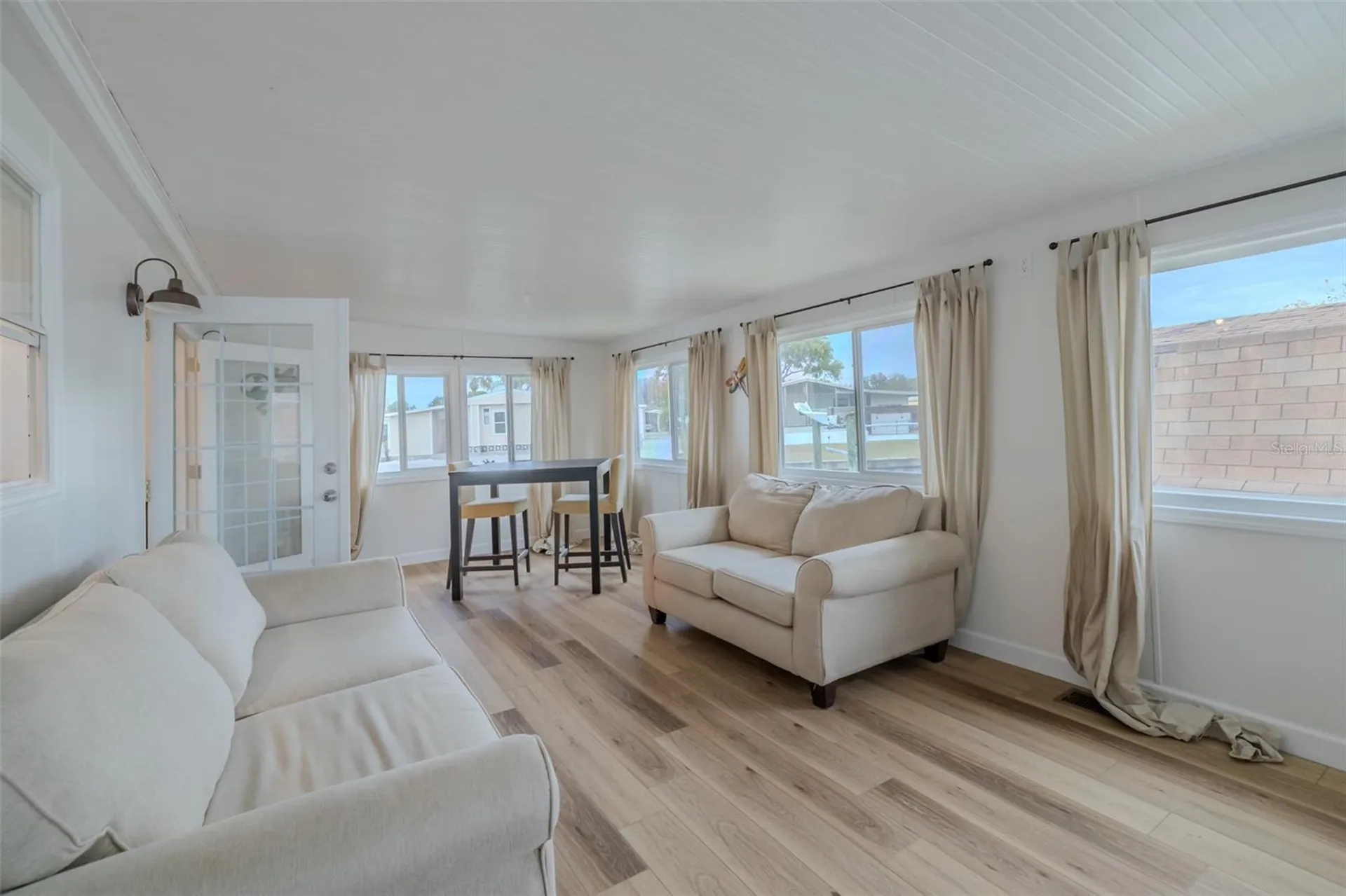 143 E Saint Annes Circle Apollo Beach FL 33572