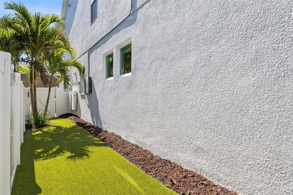 3713 W Leona Street Tampa FL 33629