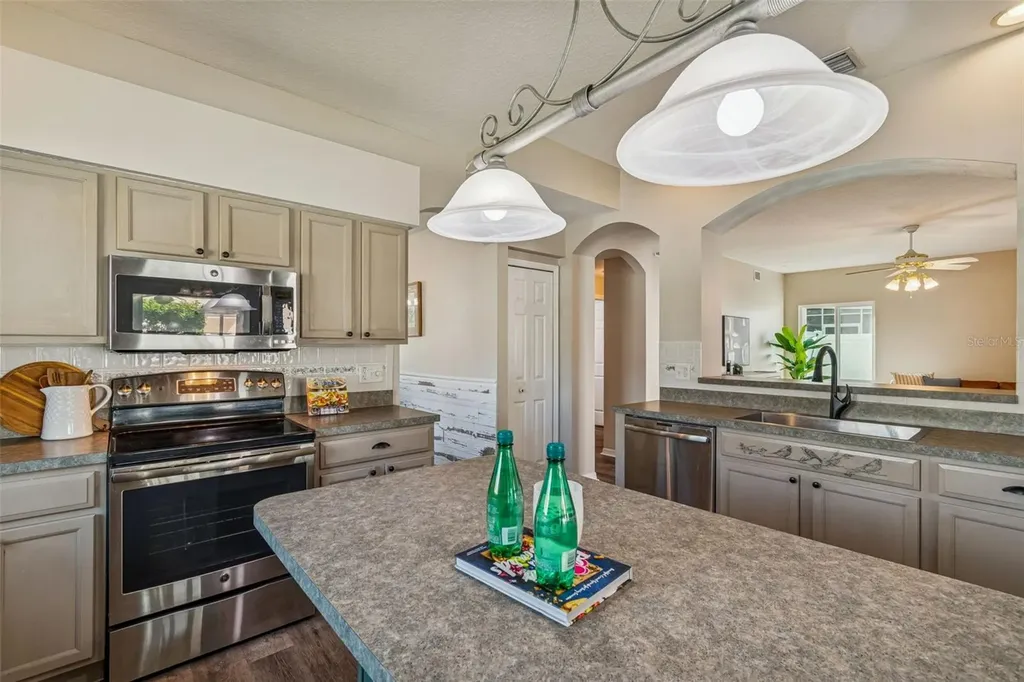 1744 Mapleleaf Boulevard Oldsmar FL 34677