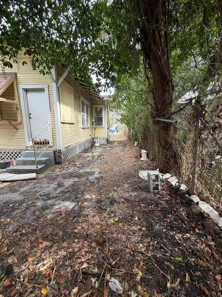 8216 N 14th Street Tampa FL 33604