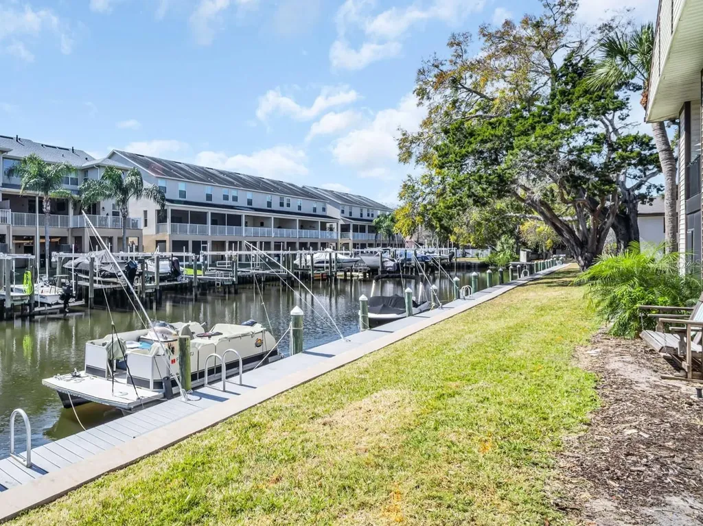 346 Moorings Cove Drive Tarpon Springs FL 34689