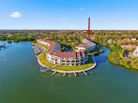 106 Brent Circle Oldsmar FL 34677