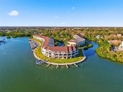 106 Brent Circle Oldsmar FL 34677