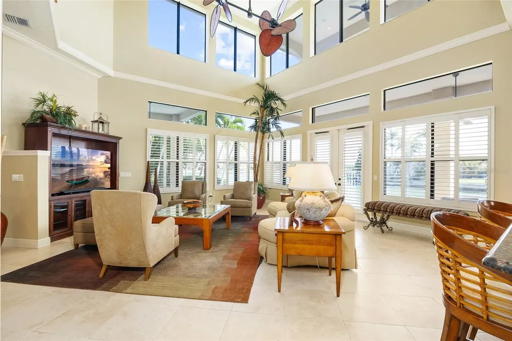 4914 59th Avenue S St Petersburg FL 33715