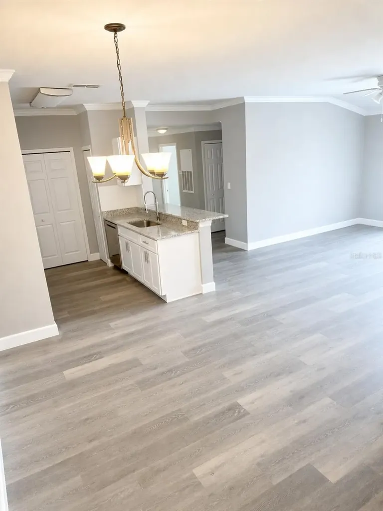 5447 Vineland Road Orlando FL 32811