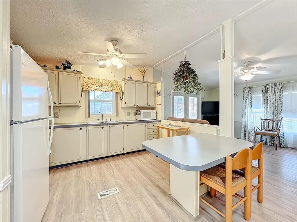 698 Cindi Avenue Leesburg FL 34788