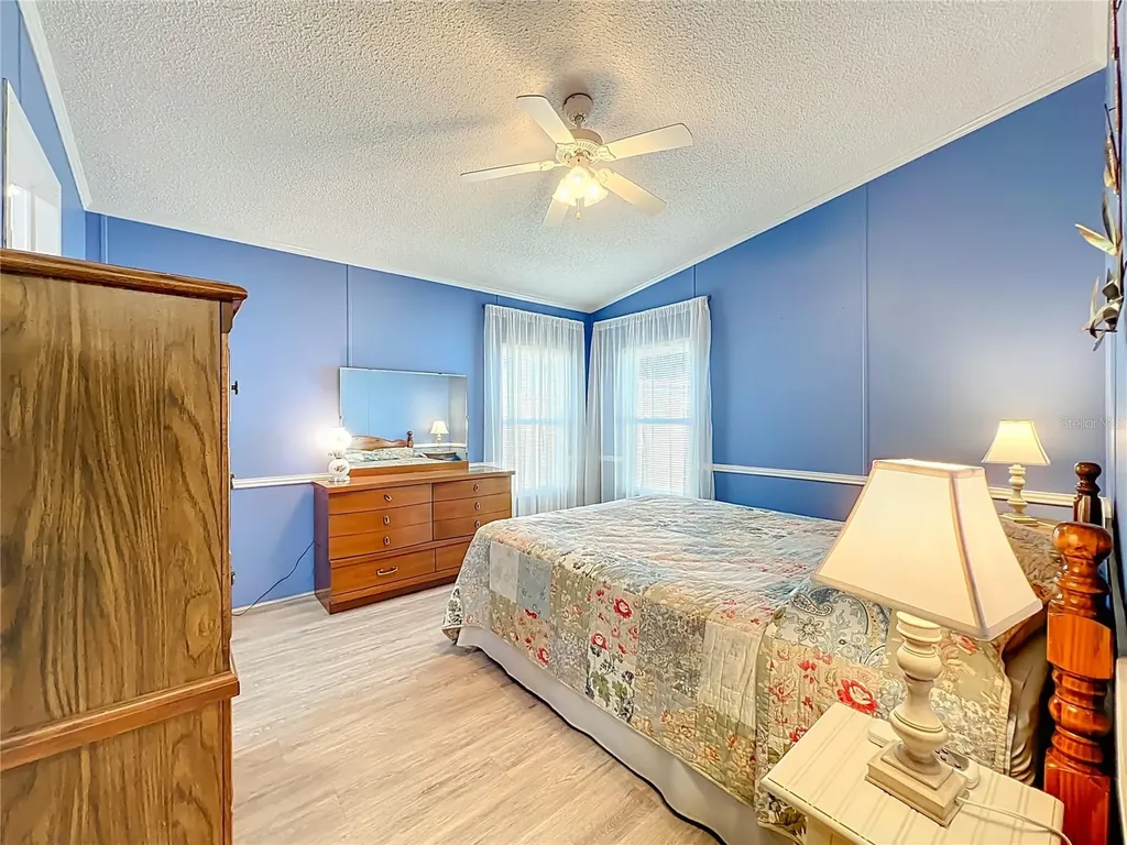 698 Cindi Avenue Leesburg FL 34788