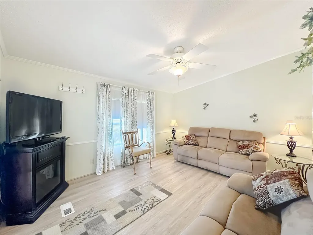 698 Cindi Avenue Leesburg FL 34788