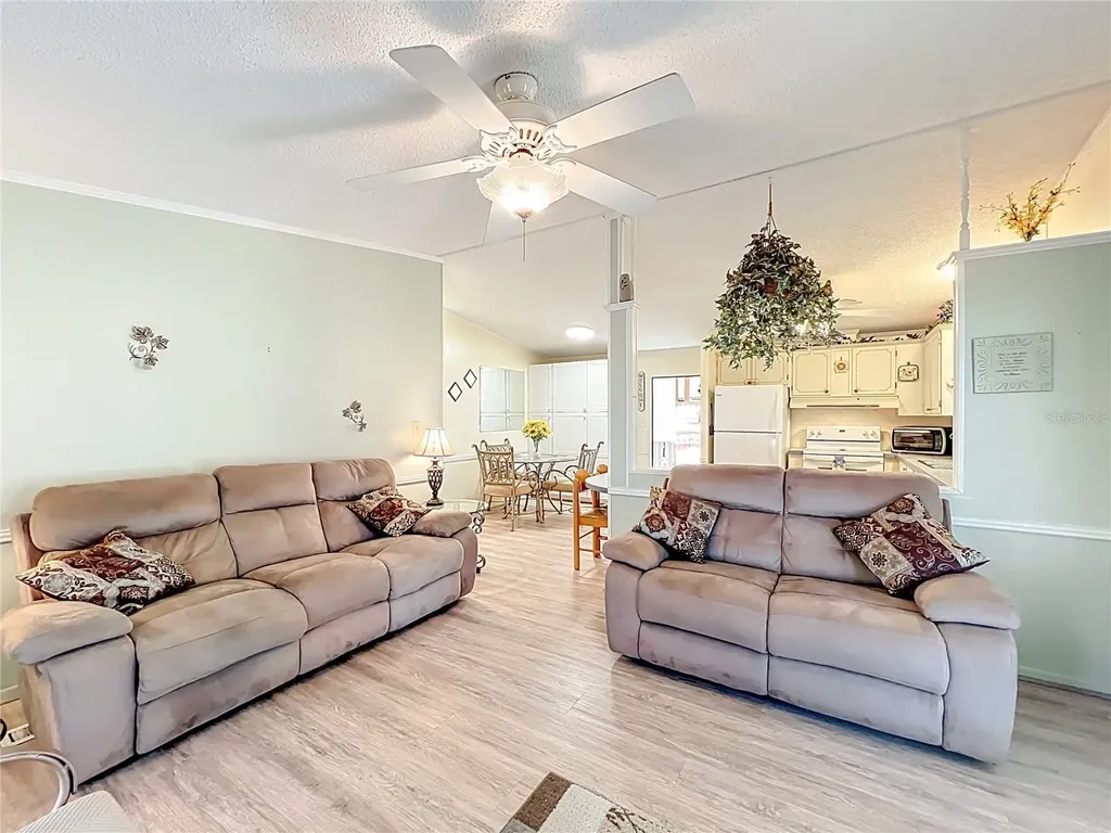 698 Cindi Avenue Leesburg FL 34788