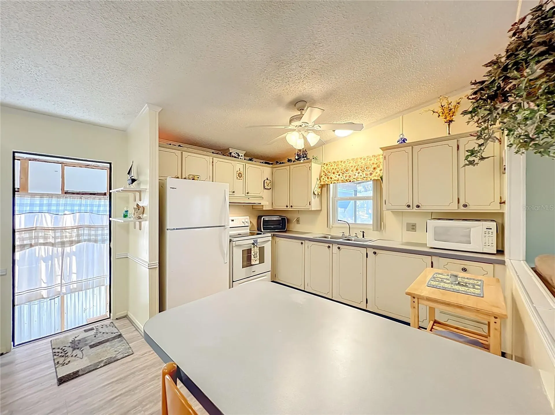 698 Cindi Avenue Leesburg FL 34788