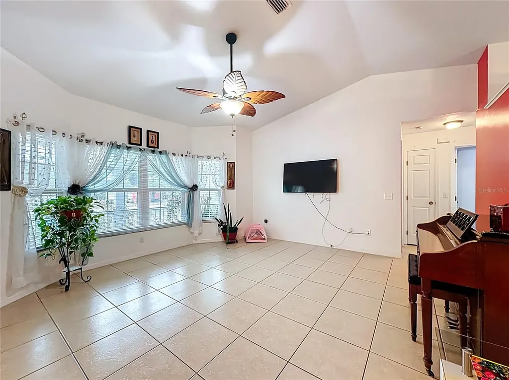 76 Teak Loop Ocala FL 34472