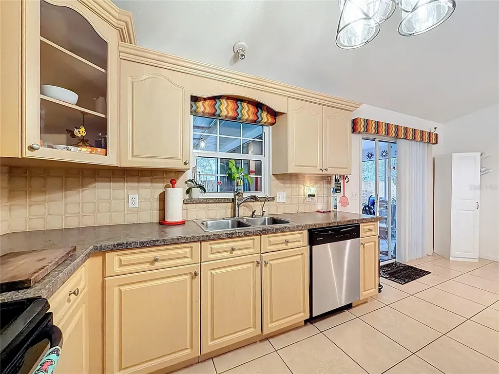 76 Teak Loop Ocala FL 34472