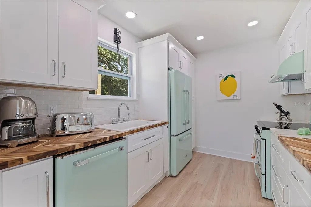 1579 Bayshore Boulevard Dunedin FL 34698