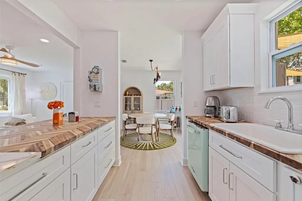 1579 Bayshore Boulevard Dunedin FL 34698