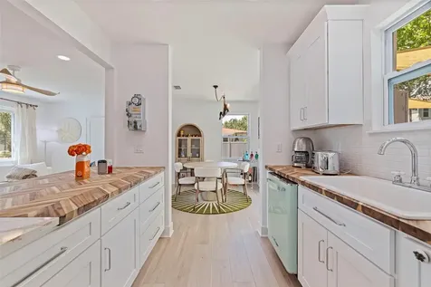 1579 Bayshore Boulevard Dunedin FL 34698