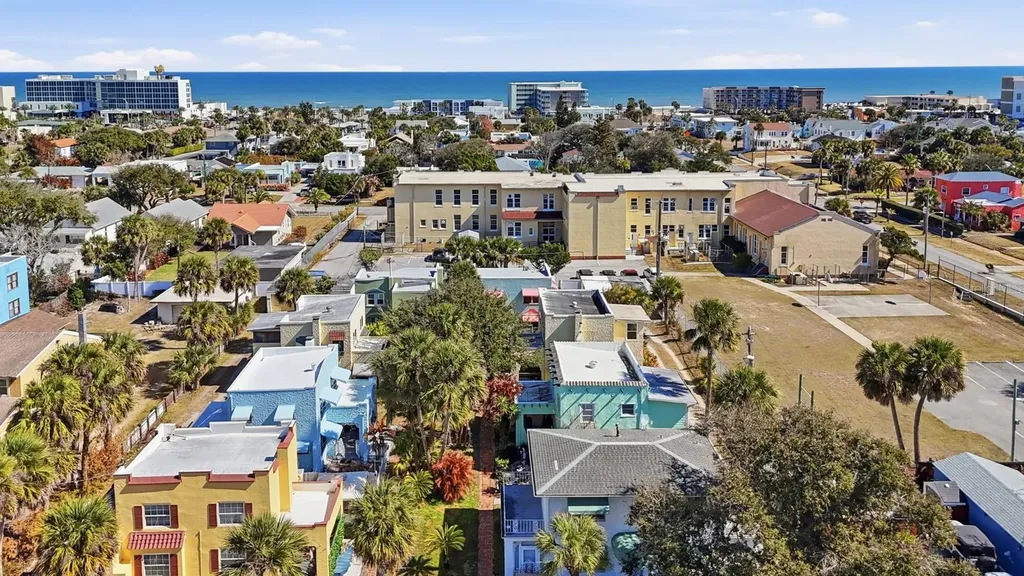 7 Clarendon Court Daytona Beach FL 32118