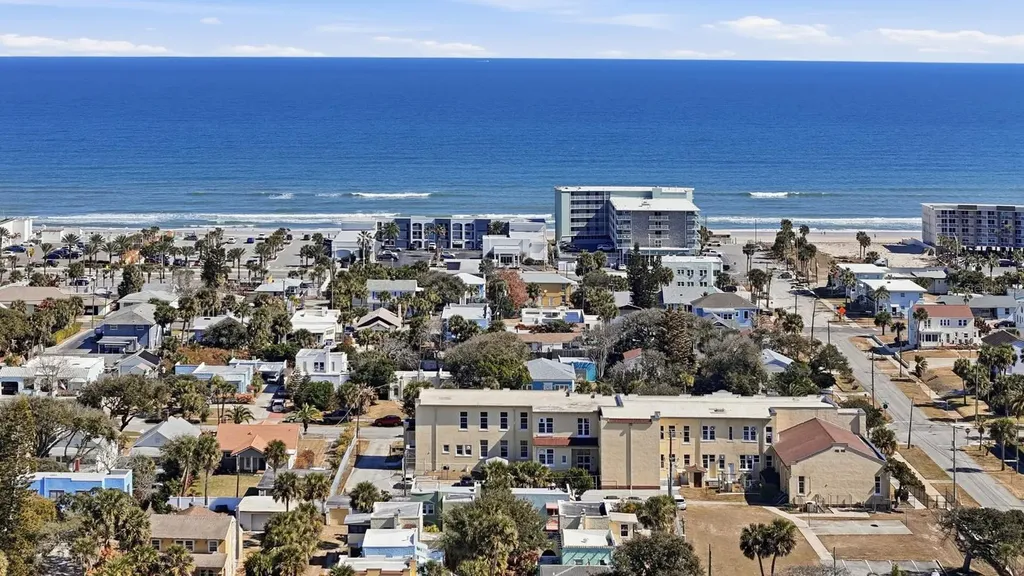 7 Clarendon Court Daytona Beach FL 32118