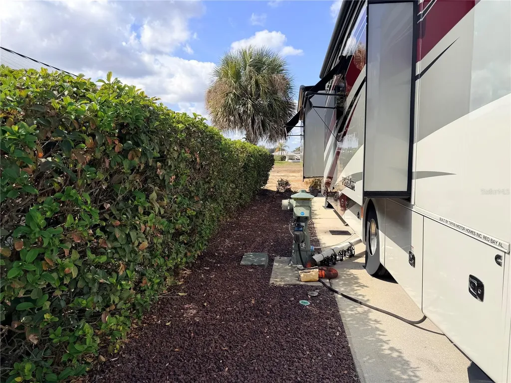 9486 SE 47th Way Webster FL 33597