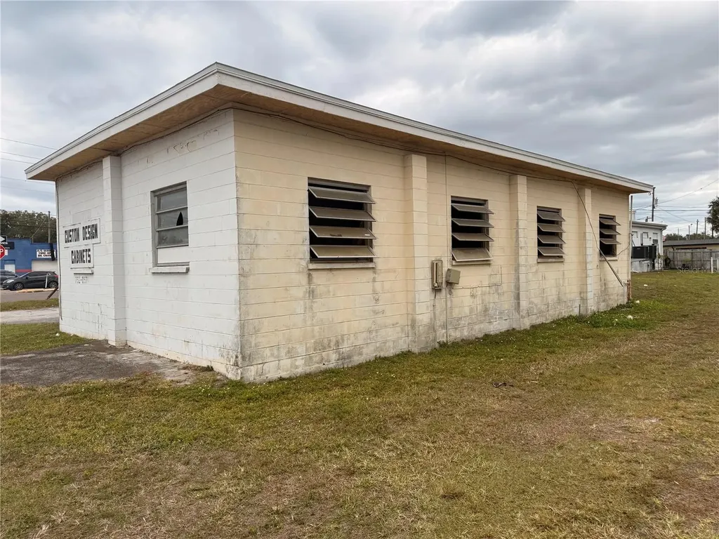 1305 E Baker Street Plant City FL 33563