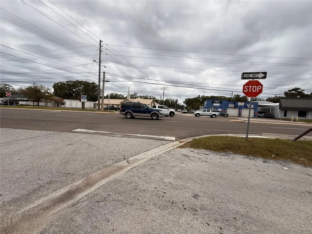 1305 E Baker Street Plant City FL 33563