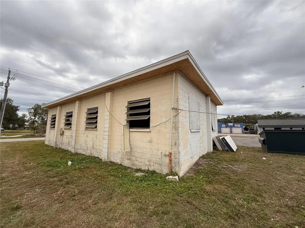1305 E Baker Street Plant City FL 33563
