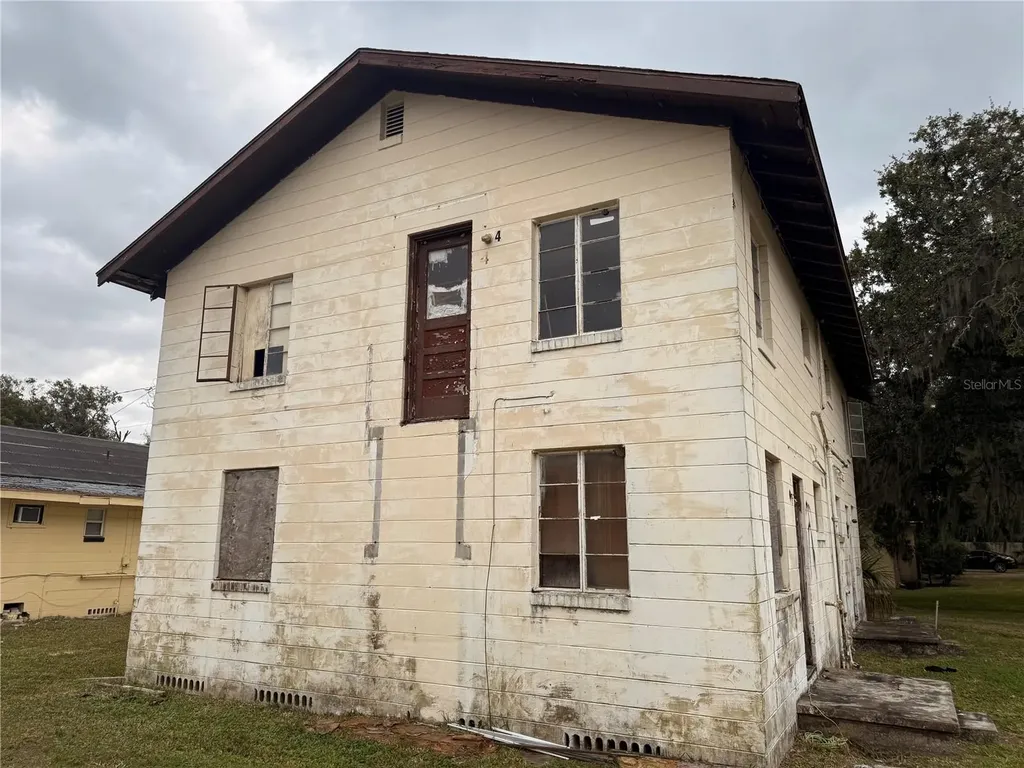 1305 E Baker Street Plant City FL 33563
