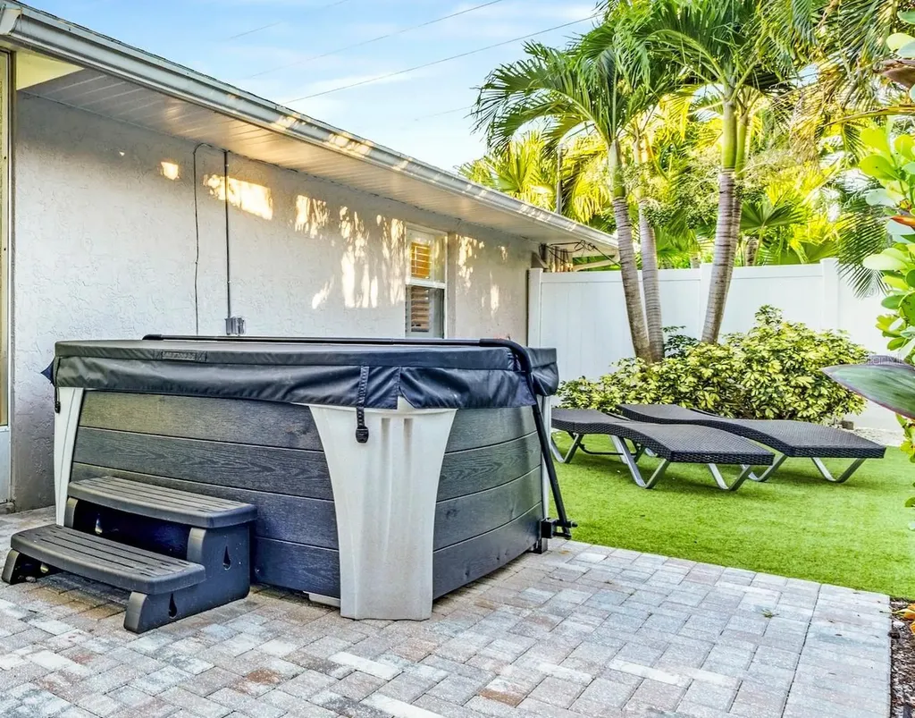 2051 Roselawn Street Sarasota FL 34231